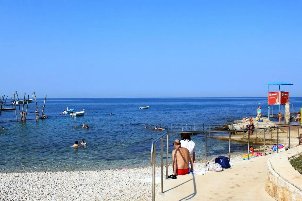 Family Friendly Apartments With A Swimming Pool Basanija, Umag - 3402 Savudrija
