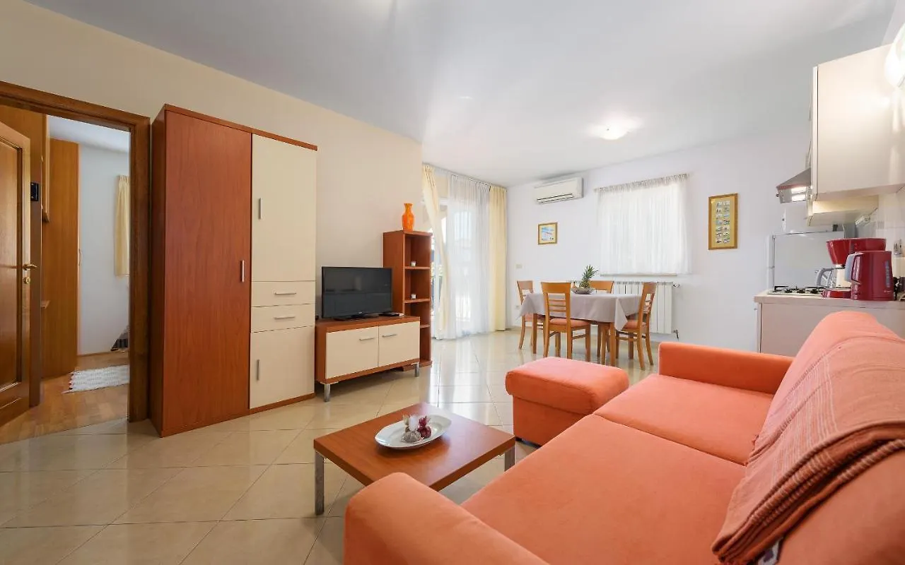 Family Friendly Apartments With A Swimming Pool Basanija, Umag - 3402 Savudrija 0*,
