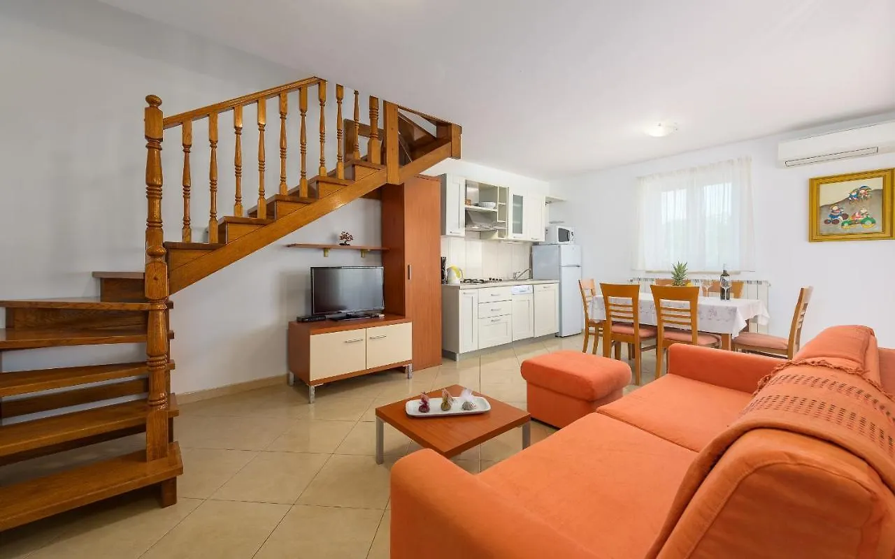 Family Friendly Apartments With A Swimming Pool Basanija, Umag - 3402 Savudrija 0*,