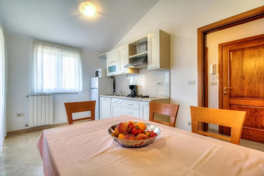 Family Friendly Apartments With A Swimming Pool Basanija, Umag - 3402 Savudrija